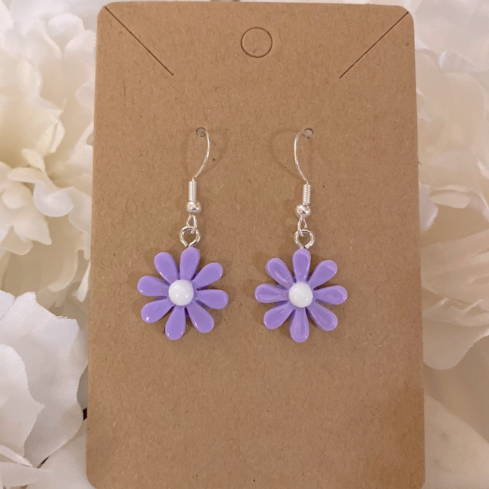 Petite silver purple daisy dangly earrings NWT
